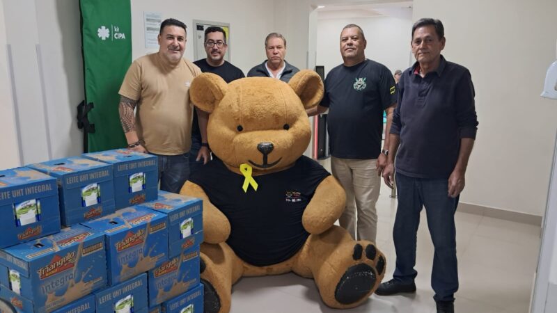 Sindivigilância entrega 620 litros de leite ao GPACI em ação de solidariedade